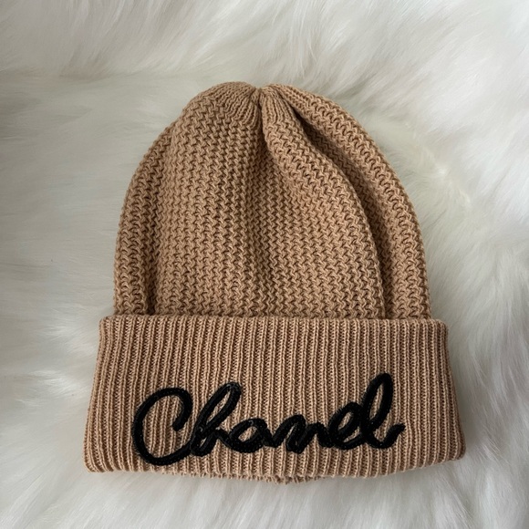 Sold Chanel beanie - Picture 1 of 4